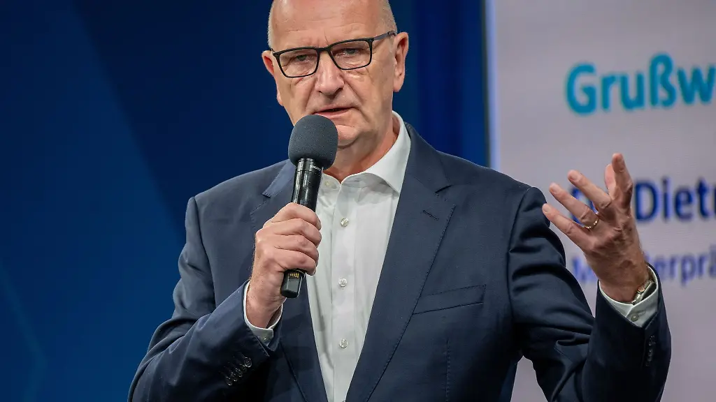 Dietmar-Woidke-SPD-Ministerpraesident-von-Brandenburg-spricht-beim-Ostdeutschen-Wirtschaftsforum-im-Theater-am-See