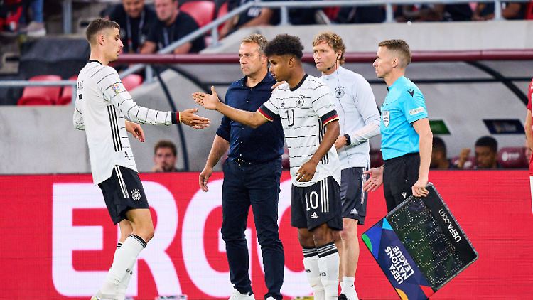 Hansi Flick wird auch künftig mit Marcus Sorg (hinten) arbeiten.