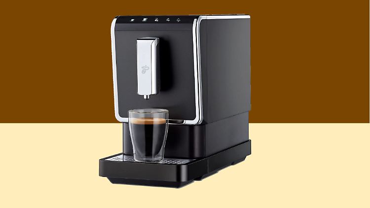 Den Kaffeevollautomaten Tchibo Esperto Caffè gibt es in verschiedenen Farben.
