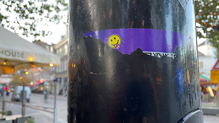 Sieht harmlos aus, hat's aber faustdick hinter den Ohren: Der Smiley, dem sein QR-Code weggerissen wurde..