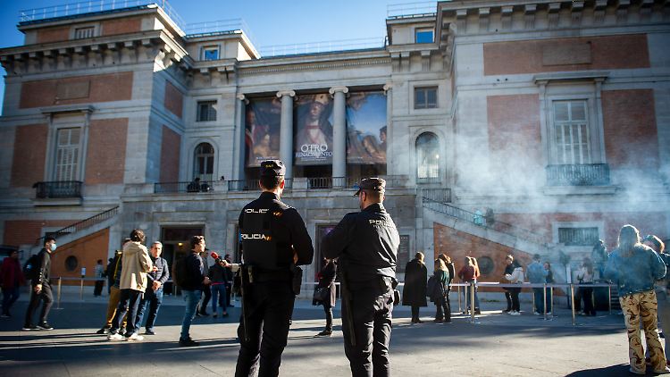 Viele Museen wie der Prado in Madrid verstärken wegen der Kunstattacken ihre Wachmannschaften. 