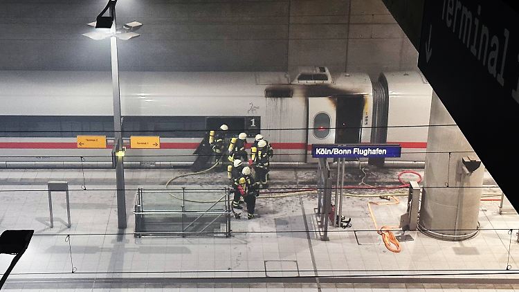Für die Reisenden ging die Sache glimpflich aus, nur eine Person erlitt eine leichte Rauchvergiftung.