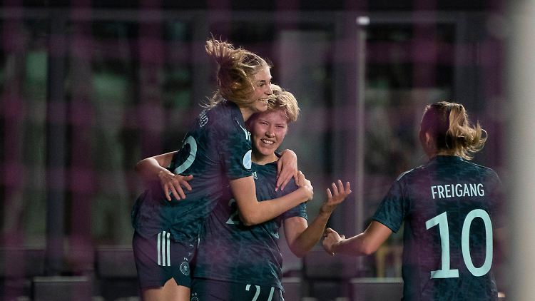 Paulina Krumbiegel (m.) kassierte nach ihrem Traum-Comeback ein Extra-Lob.