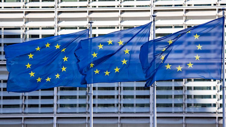 Zwar soll das europäische Wirtschaftswachstum in diesem Jahr die Erwartungen übersteigen, doch über den Winter erwartet die EU-Kommission eine Rezession.