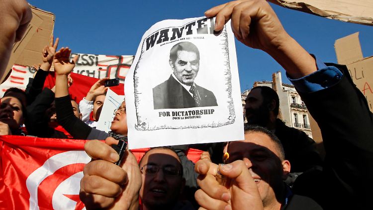 1295111104944-2011-01-15T083115Z_01_JPP10_RTRMDNP_3_TUNISIA-PROTESTS-FRANCE.JPG30593503100851098.jpg