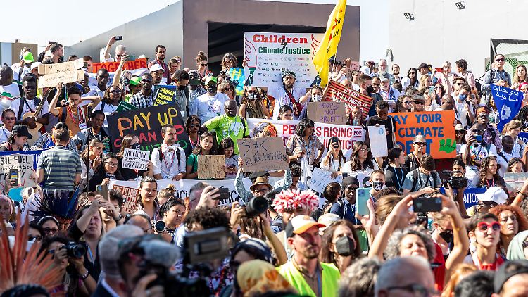 Anders als bei vorangegangenen Klimagipfeln finden in Scharm el Scheich in der Militärdiktatur Ägypten nur kleine Demonstrationen unter Aufsicht der UN statt. 
