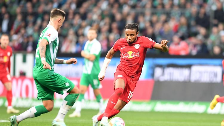 Gehört mit 12 Treffern zu den besten Schützen der Liga: Leipzigs Christopher Nkunku (r).