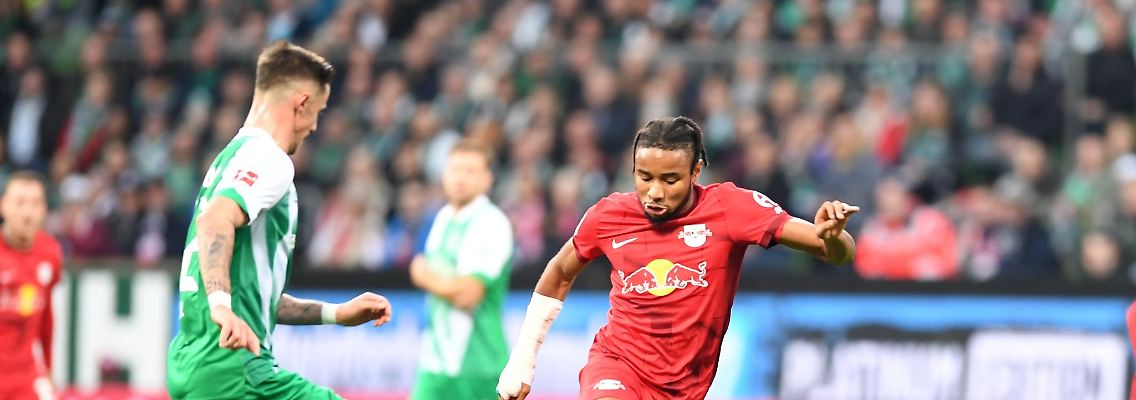 Gehört mit 12 Treffern zu den besten Schützen der Liga: Leipzigs Christopher Nkunku (r).