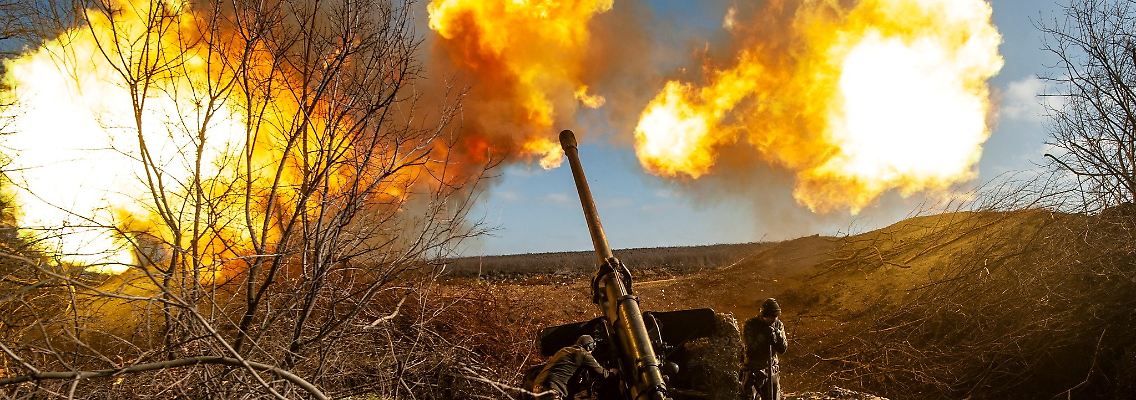 2022-11-11T191150Z_613147845_RC2SJX9J0BCR_RTRMADP_3_UKRAINE-CRISIS-SOLEDAR.JPG