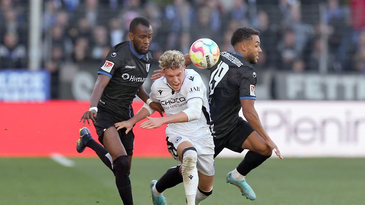 Es geht eng zu in der 2. Fußball-Bundesliga.