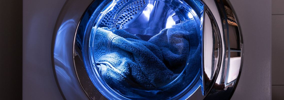 Moderne Waschmaschinen brauchen keine hohen Waschtemperaturen, um Wäsche sauber zu kriegen. Aber es braucht Waschmittel, die ihre Wirkung auch bei 20 Grad entfalten.