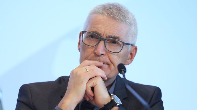Lutz-Michael Fröhlich will nicht alle Entscheidungen der Schiedsrichter verteidigen.