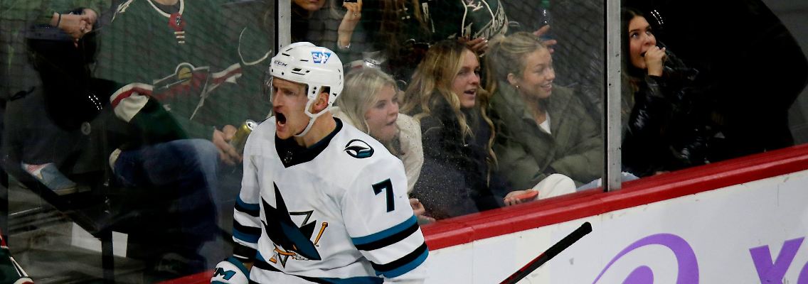 Gefeierter Mann der Sharks: Nico Sturm (7).
