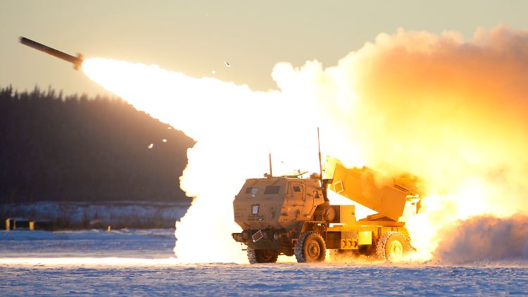 Das amerikanische Raketensystem HIMARS kam zum Einsatz, um die russischen Besatzer in Cherson in die Flucht zu schlagen (Archivbild).