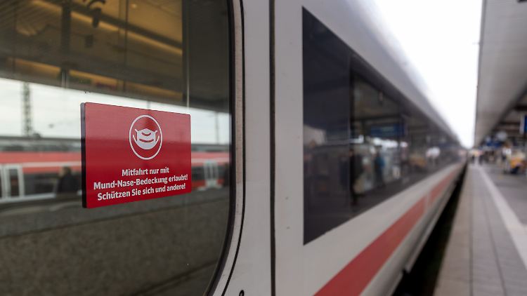 Gesundheitsminister Lauterbach plädierte für die Fortsetzung der Maskenpflicht in Zügen - Pendler müssten sicher zur Arbeit kommen, betonte er.