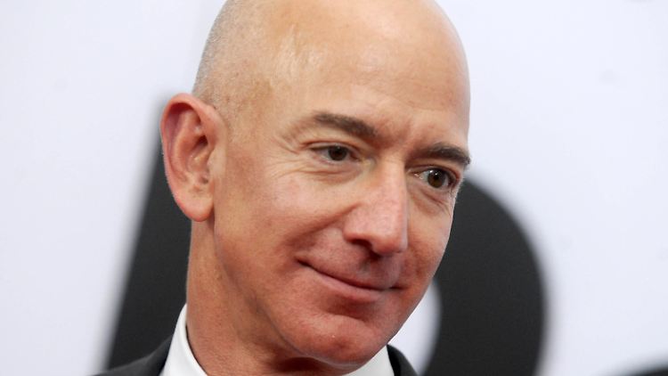 Besitzt ein Nettovermögen von rund 124 Milliarden US-Dollar und will einen Großteil davon für gute Zwecke spenden: Amazon-Gründer Jeff Bezos. 
