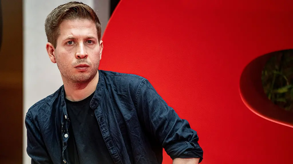 In-einem-Interview-aeussert-sich-SPD-Generalsekretaer-Kevin-Kuehnert-ueber-die-Zusammenarbeit-mit-der-FDP