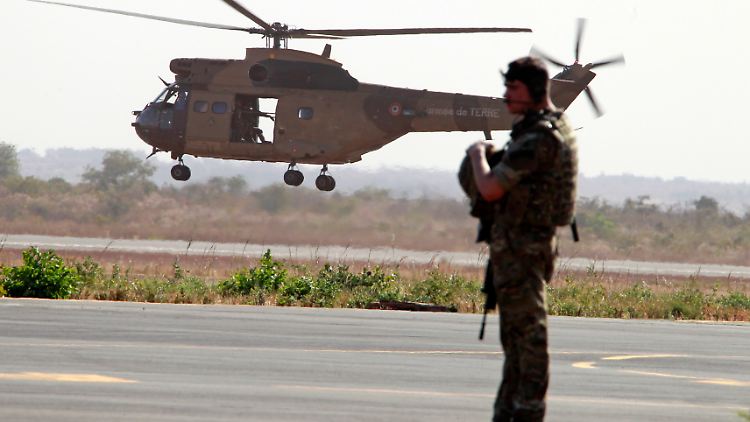 Großbritannien holt seine 300 Soldaten vorzeitig aus Mali zurück.