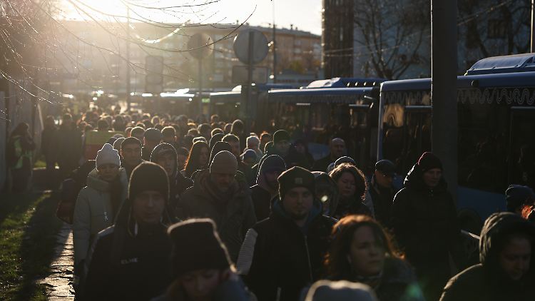 Straßenszene in Moskau. Die Stimmung in Russland sei "wirklich schlecht", sagt Jens Siegert.