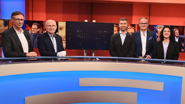 In seiner letzten Sendung "Hart aber fair" diskutiert Plasberg über WM-Gastgeber Katar.