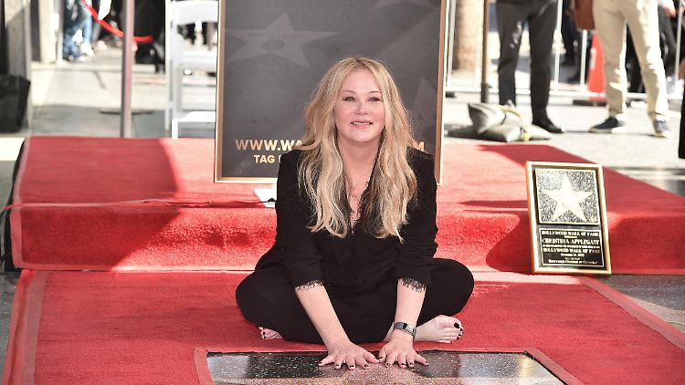 Christina Applegate mit ihrem Stern auf dem Walk of Fame in Hollywood.