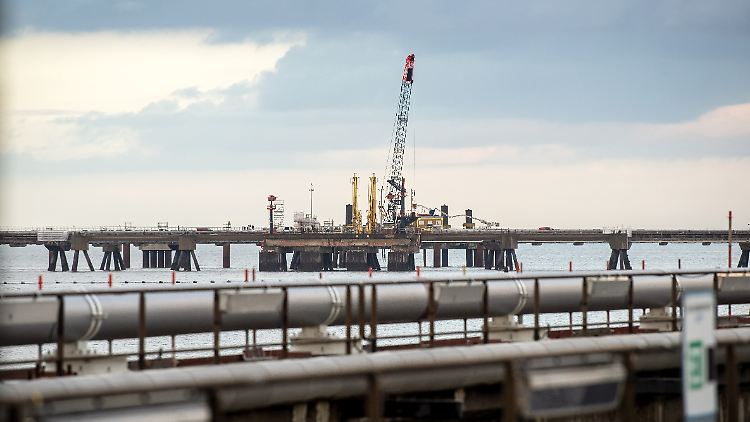 Das schwimmende Terminal in Wilhelmshaven soll Mitte Dezember in Betrieb gehen.