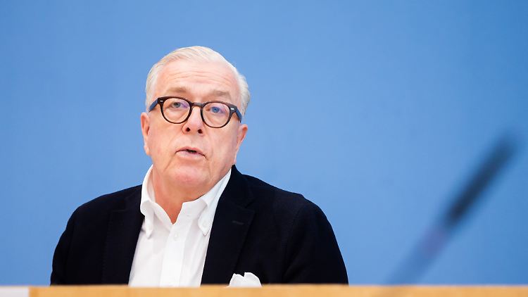 Zum jetzigen Zeitpunkt sei eine Isolationspflicht unverhältnismäßig, so der Präsident der Bundesärztekammer, Reinhardt.