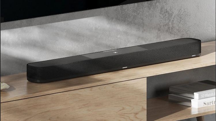 Die Sennheiser Ambeo Soundbar Plus ist nicht klein, aber relativ kompakt.