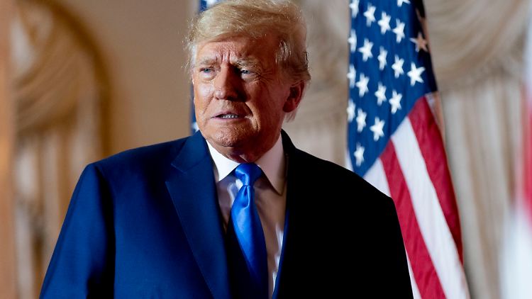 Zerknirscht nach den Midterms? Nix da! Donald Trump soll laut Insidern an seiner erneuten Kandidatur für die Präsidentschaft festhalten. 