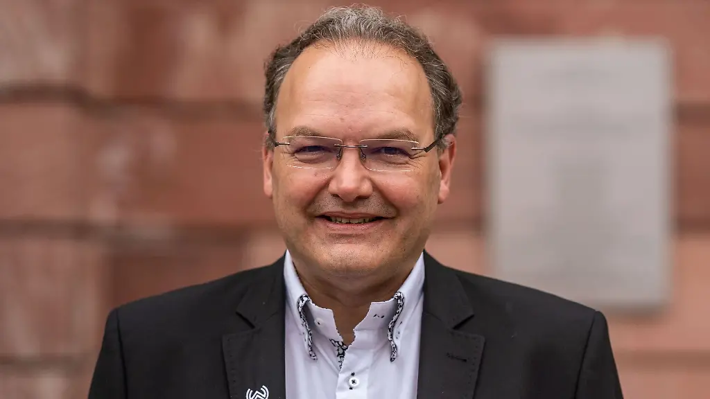 Wiesbadens-Geschaeftsfuehrer-Nico-Schaefer