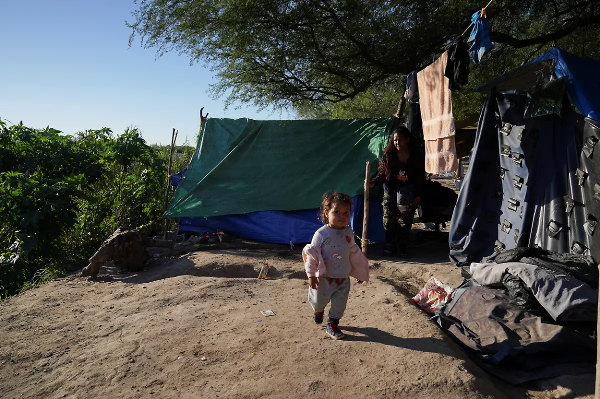 2023-12-28T203904Z-2107243743-RC2E65APCXY4-RTRMADP-3-MIGRATION-USA-MEXICO