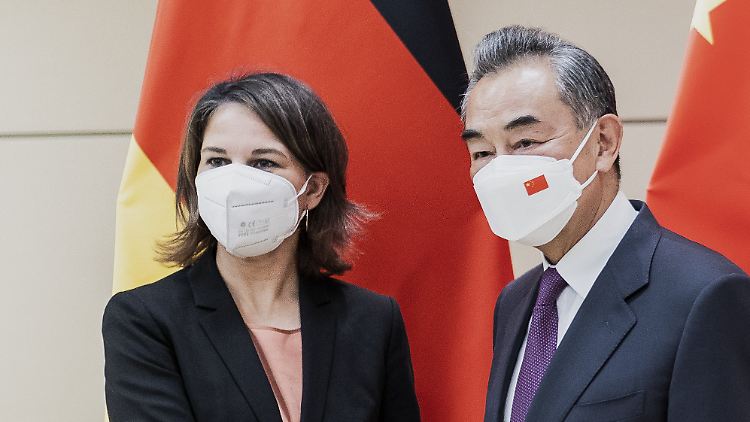 Außenministerin Baerbock und ihr chinesischer Amtskollege Yi trafen am Rande der 77. UN-Generalversammlung Ende September zusammen. 