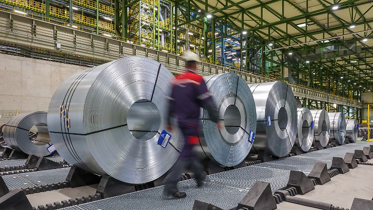 Erstmals seit vier Jahren will Thyssenkrupp an seine Aktionäre eine Dividende auszahlen.
