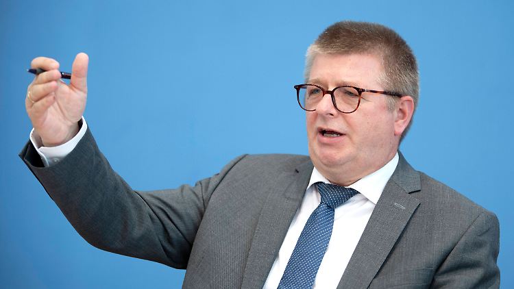 Die Letzte Generation sei kein Beobachtungsobjekt für den Verfassungsschutz, urteilte Haldenwang.