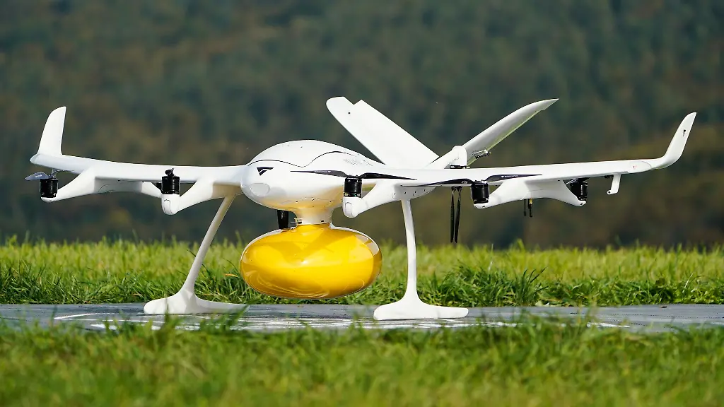 Eine-Drohne-steht-auf-dem-Startplatz