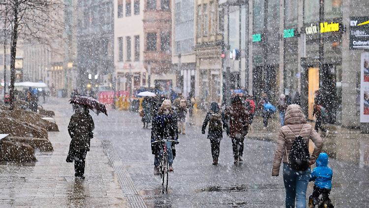 Mit Schnee und Schneeregen ist im Osten Deutschlands zu rechnen.