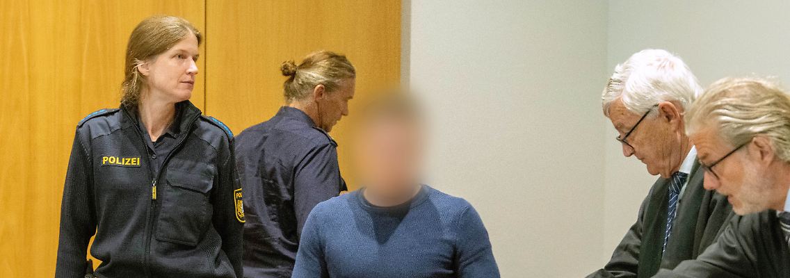 Der Angeklagte im Gerichtssaal.