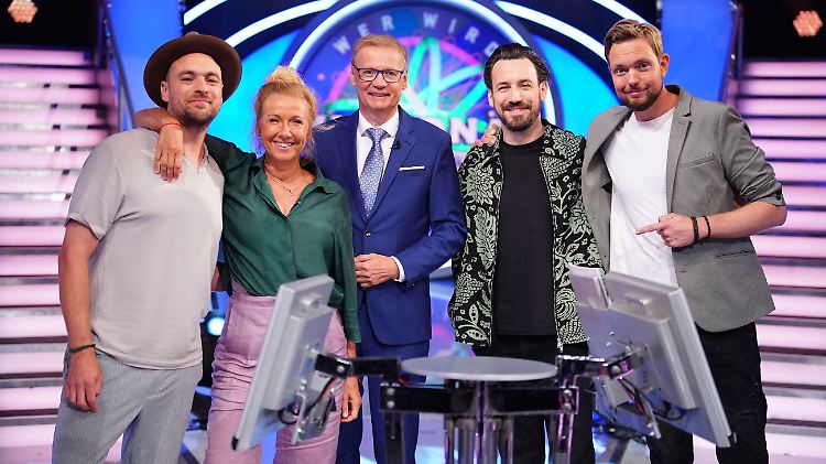 Max Mutzke, Andrea Kiewel, Moderator Günther Jauch, Jan Köppen und Bastian Bielendorfer (v.l.).