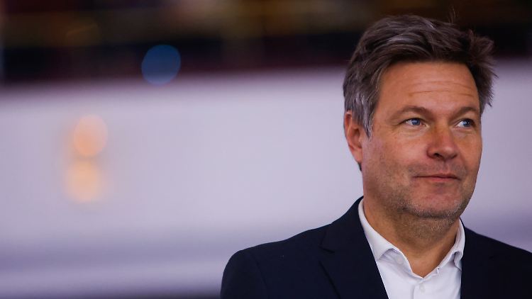 Inflationsbekämpfung sei "die Aufgabe Nummer eins", sagt Habeck.