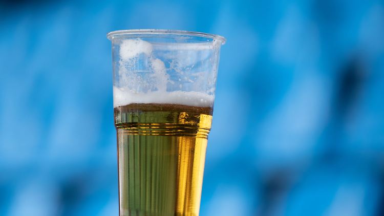 Durstige britische Fußballfans sollen im Juni in Deutschland ein bisschen aufpassen.