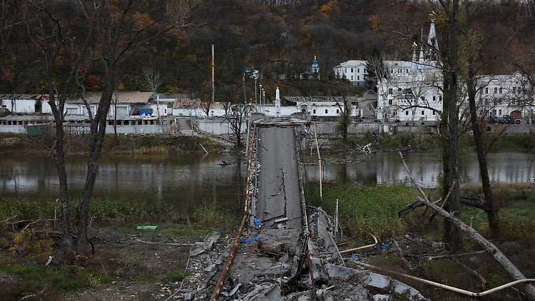 Viele Brücken entlang des Flusses Siwerskyj Donez im Donbass wurden bereits zerstört - durch Beschuss oder aus strategischen Gründen.