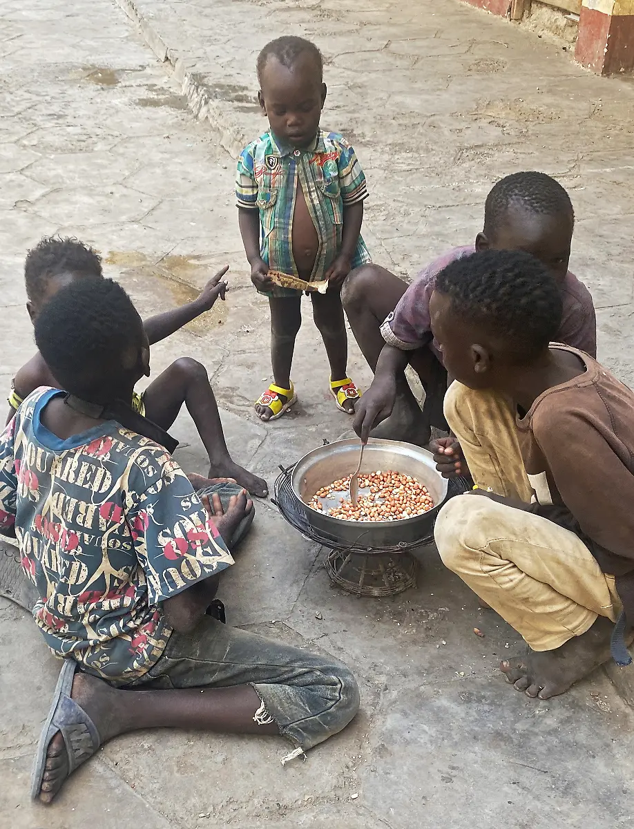 2024-04-30T110546Z-19865294-RC2WM6AYTZ22-RTRMADP-3-SUDAN-POLITICS-HUNGER-AID