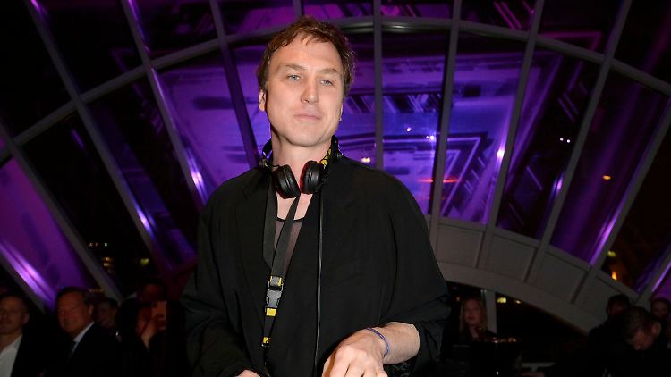 Lars Eidinger: "Ein Ausflug ins KaDeWe hat schon etwas von einem Museumsbesuch. (...) man muss gewisse Dinge nicht zwingend besitzen, ich mag es auch, mich einfach nur umzuschauen."