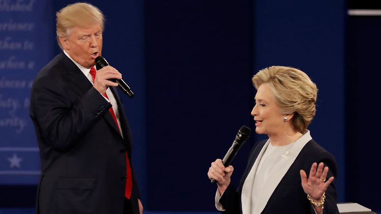 In der Klage, die der Richter im vergangenen Jahr abgewiesen hatte, warf Trump Clinton versuchten Betrug bei der Präsidentschaftswahl 2016 vor.