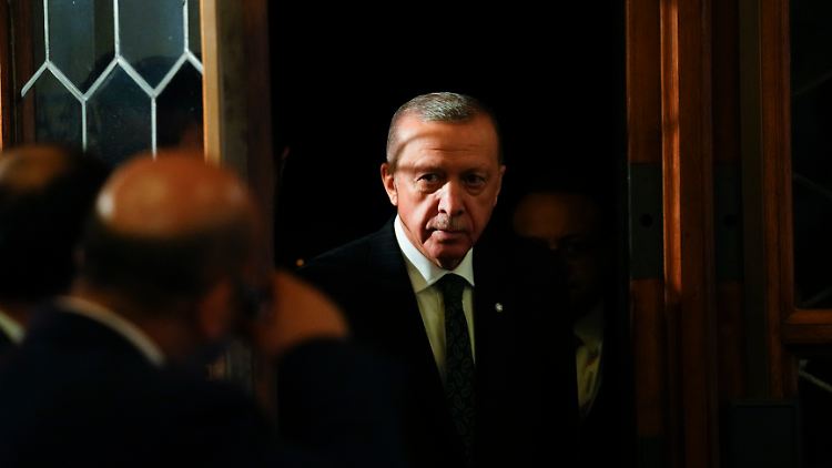 Um bei den Wählern zu punkten, lehnt sich Recep Tayyip Erdogan immer weiter aus dem Fenster.