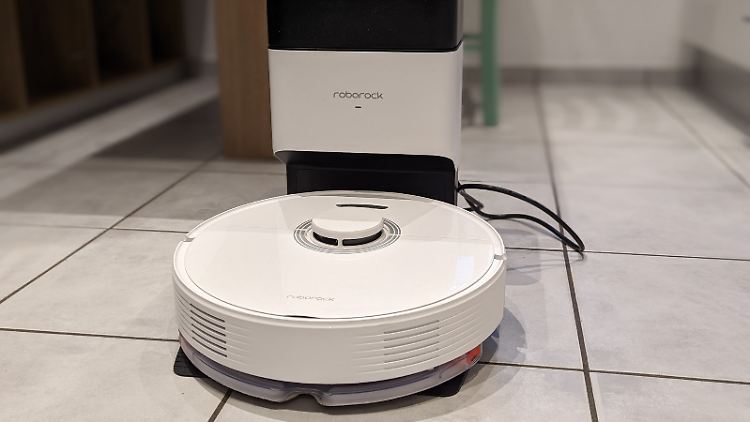 Bereit zum Einsatz: Roborock Q7 Max+ mit Saugstation.