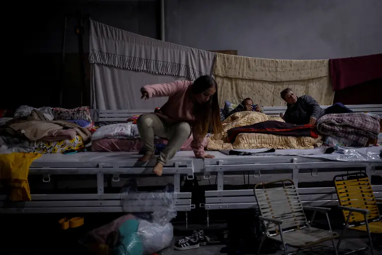 2024-05-29T100237Z-1127520711-RC2YN7AN9TEE-RTRMADP-3-BRAZIL-RAINS-FARMERS