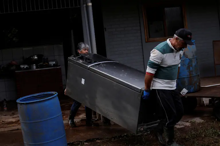 2024-05-29T100153Z-1163848344-RC2CS7A5JEYI-RTRMADP-3-BRAZIL-RAINS-FARMERS