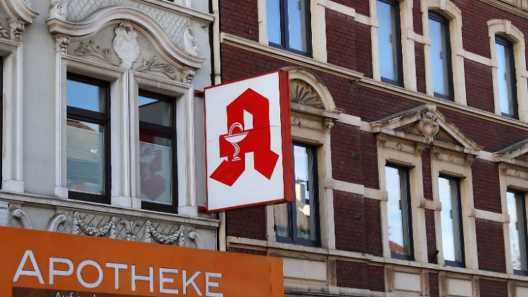 Apotheken schlagen wegen Medikamenten-Engpässen Alarm. Das Bundesinstitut für Arzneimittel und Medizinprodukte hält dagegen.