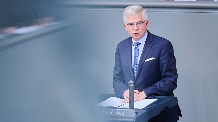 Die Überprüfung durch die Behörden habe ohnehin nicht mehr funktioniert, sagte der FDP-Politiker Andrew Ullmann.
